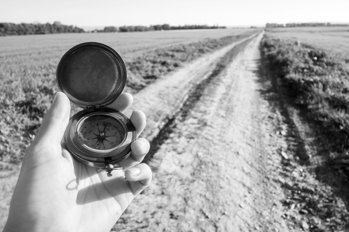 Landschapsfoto met hand en compas. Geef richting in je landschapsfotografie. Artikel over landschapsfotografie volgens de Hans Kazan methode.