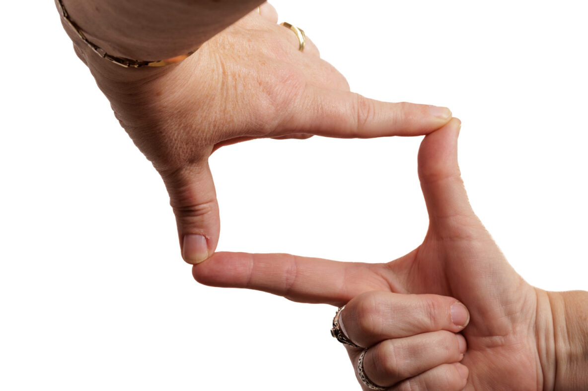 2 handen die een kader vormen