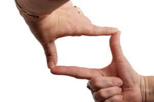 2 handen die een kader vormen